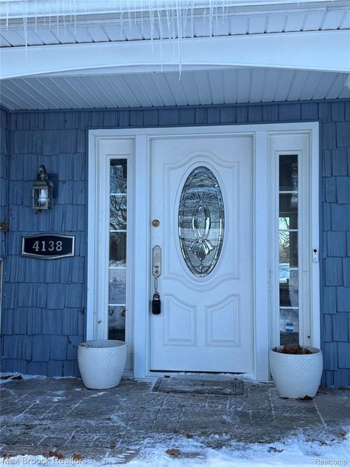 4138 Westover Dr, West Bloomfield, MI, 48323-2867 | Card Image