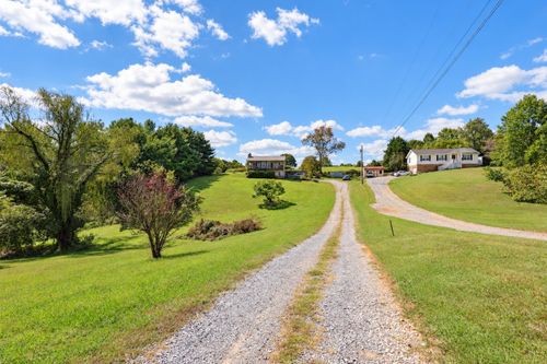 1617 Rocky Hollow Rd, Jonesborough, TN, 37659-5011 | Card Image