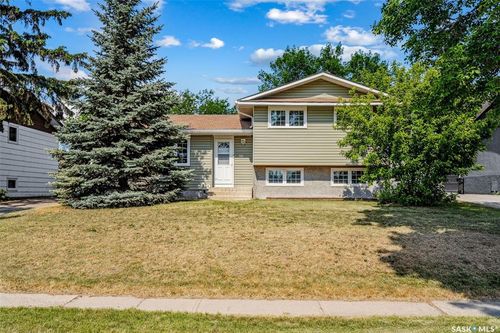 2655 15th Ave E, Prince Albert, SK, S6V6H4 | Card Image