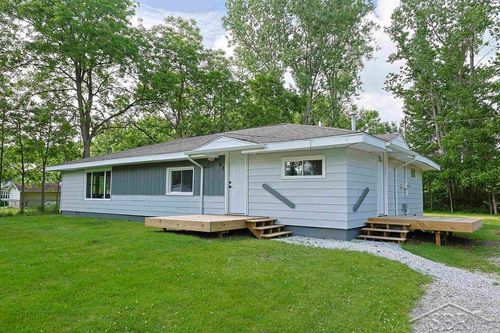 62 N 5 Mile Rd, Midland, MI, 48640-9052 | Card Image