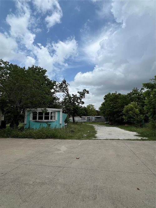 11049 Ell Rd, Houston, TX, 77093-3905 | Card Image