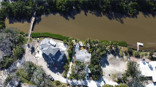 8534 Heron Lagoon Cir, Sarasota, FL, 34242-3811 | Card Image