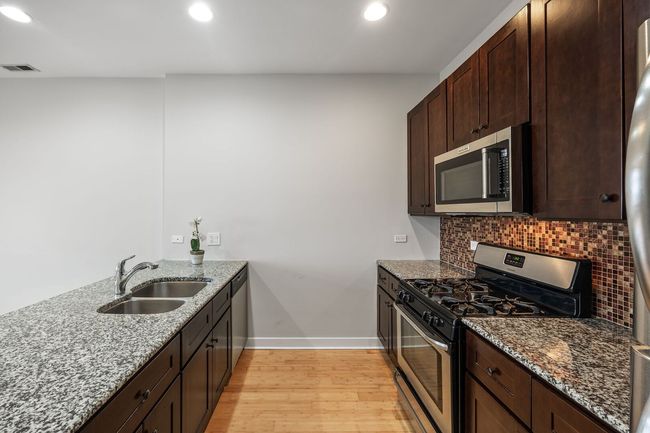 UNIT-2 - 3130 W Walton St, Condo with 3 bedrooms, 2 bathrooms and 1 parking in CHICAGO IL | Image 4