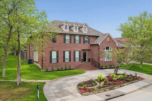 8904 Meadowknoll Dr, Dallas, TX, 75243-7517 | Card Image