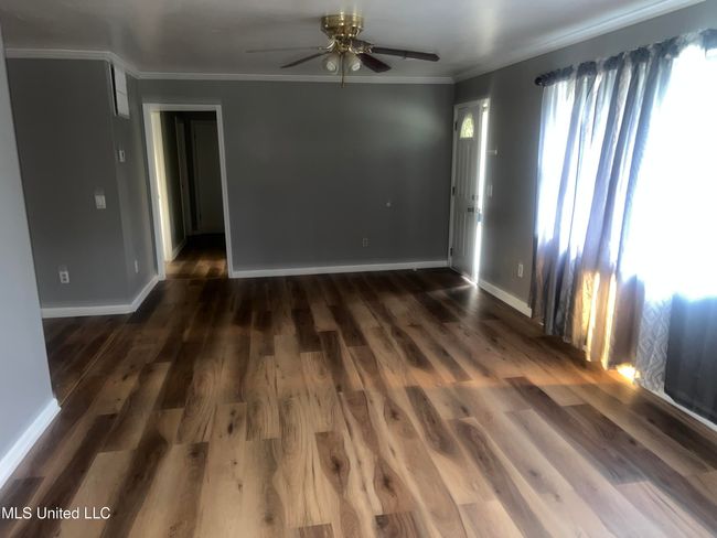 LIVING ROOM | Image 10