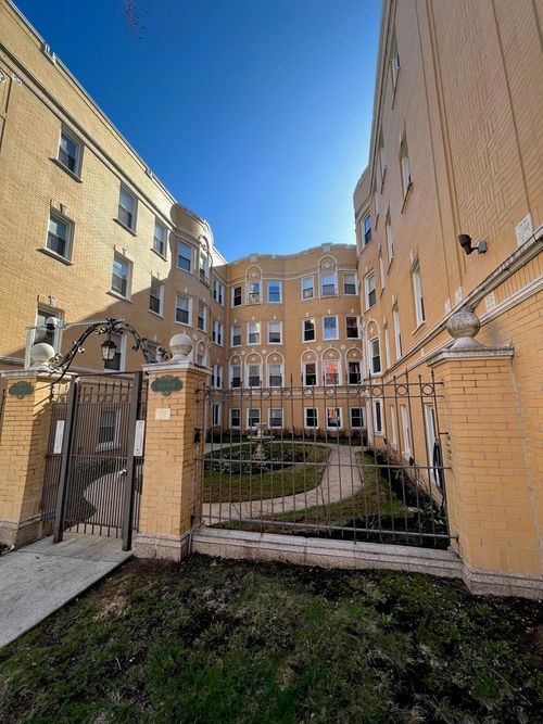 2-7411 N Hoyne Ave, Chicago, IL, 60645-2295 | Card Image