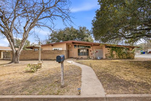 1604 Gardien Street, Gonzales, TX, 78629 | Card Image