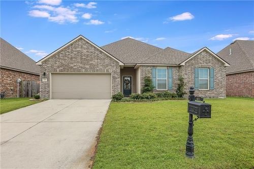 681 Lakeshore Village Dr, Slidell, LA, 70461-5696 | Card Image