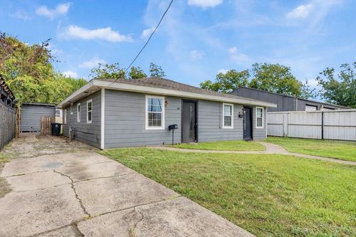 1107 E 40th 1/2 St, Houston, TX, 77022-4021 | Card Image