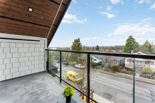 2560 Dundas Street, Home with 5 bedrooms, 3 bathrooms and null parking in Vancouver BC | Image 34