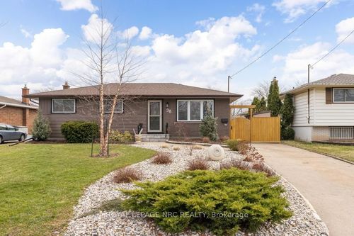 38 Lanark Cres, St Catharines, ON, L2M6C9 | Card Image