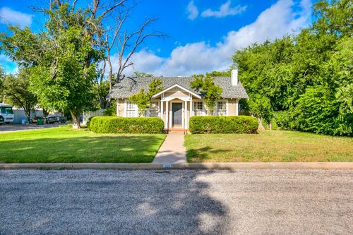 321 S Adams St, San Angelo, TX, 76901-4105 | Card Image