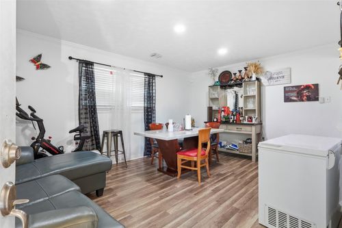 7210 Colton St, Houston, TX, 77016-3402 | Card Image