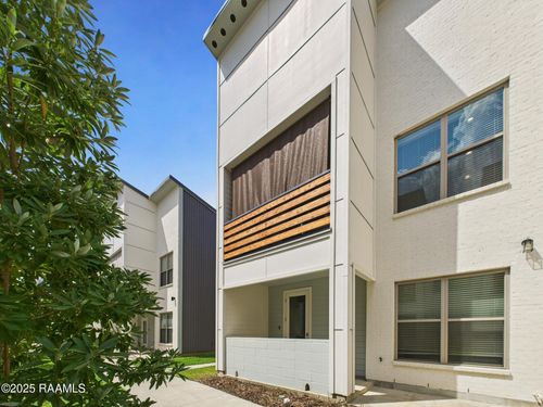 118 Canvasback Dr, Youngsville, LA, 70592-6811 | Card Image