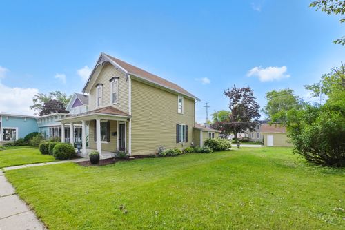 338 Oakton Ave, Pewaukee, WI, 53072-3540 | Card Image