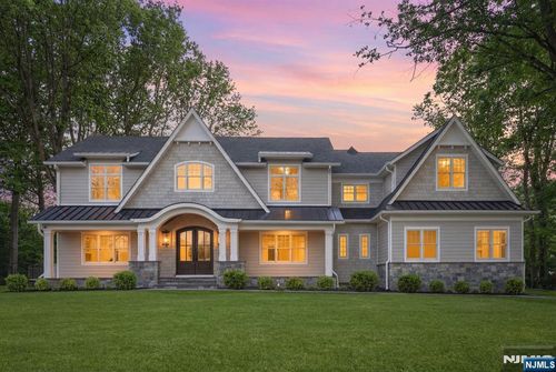 68 Grandview Ave, Upper Saddle River, NJ, 07458-2147 | Card Image