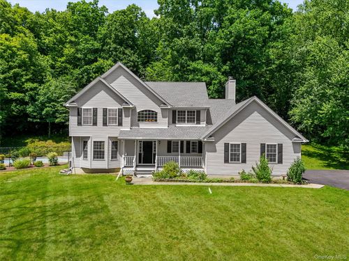 32 Robinson Ln, Wappingers Falls, NY, 12590-6318 | Card Image