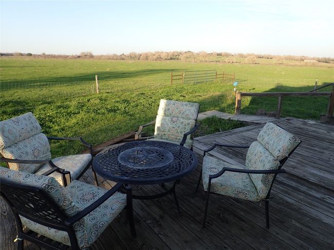 471 Fm 1296, Home with 1 bedrooms, 1 bathrooms and 3 parking in Waelder TX | Image 10