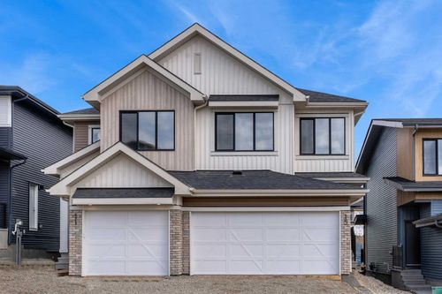15 Heritage Heath, Cochrane, AB, T4C3K8 | Card Image
