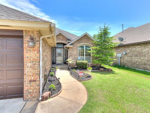 3212 San Juan Trl, Moore, OK, 73160-2161 | Card Image