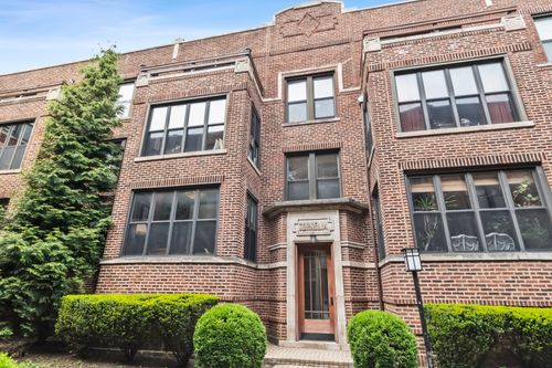 s1-745 W Cornelia Ave, Chicago, IL, 60657-2463 | Card Image