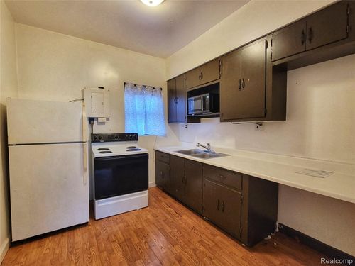 34633 Brush St, Wayne, MI, 48184-1705 | Card Image