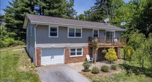 33 Lincoln Ave, Vernon, NJ, 07462-3528 | Card Image