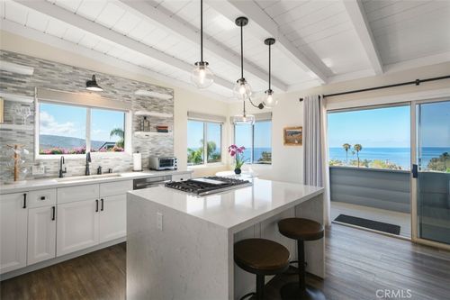 284 Chiquita St, Laguna Beach, CA, 92651-1337 | Card Image