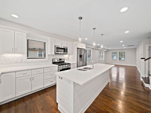 37-37 Bay State Rd, Quincy, MA, 02171-1511 | Card Image