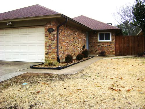 1714 Red Bud Ln, Euless, TX, 76039-2153 | Card Image