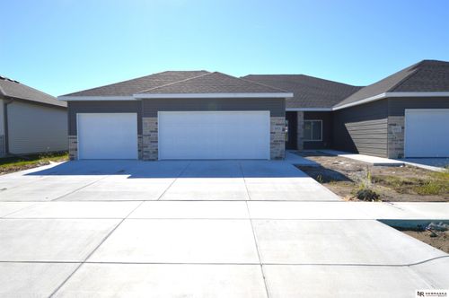 4921 Donnette Dr, Lincoln, NE, 68514 | Card Image