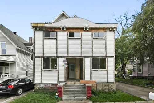 1-2-317 Earl Street, Eau Claire, WI, 54703 | Card Image