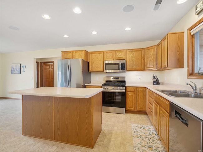1224 E Edge Water Ct, House other with 3 bedrooms, 3 bathrooms and null parking in Decatur IN | Image 11