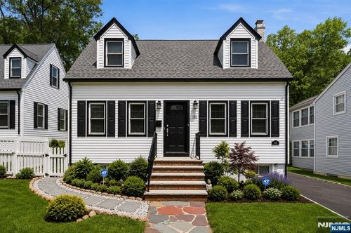 48 W Cedar St, Livingston, NJ, 07039-2923 | Card Image