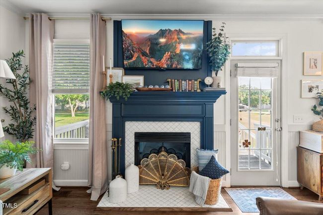 living room | Image 16