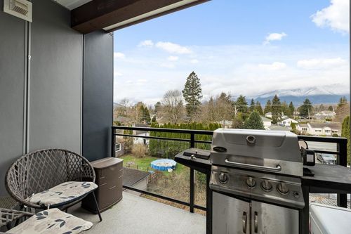 309-9450 Robson St, Chilliwack, BC, V2P | Card Image