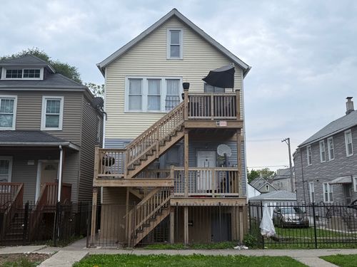 8822 Exchange Ave, Chicago, IL, 60617-3274 | Card Image