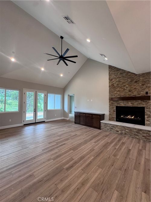 21116 Stage Dr, Tehachapi, CA, 93561-6929 | Card Image