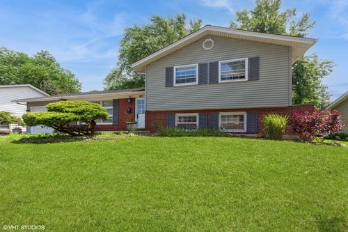6805 Roberts Dr, Woodridge, IL, 60517-1501 | Card Image