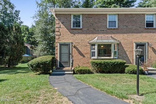 137 Point Of Woods Dr, Albany, NY, 12203-5325 | Card Image