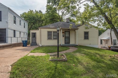 320 Millman Dr, Saint Louis, MO, 63135-2057 | Card Image