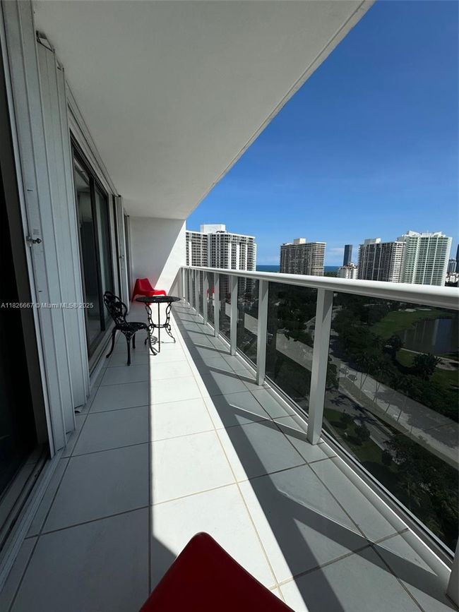 APT-1906 - 3675 N Country Club Dr, Condo with 2 bedrooms, 2 bathrooms and null parking in Aventura FL | Image 70