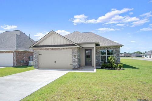 10440 Highcrest Dr, Denham Springs, LA, 70706-4504 | Card Image