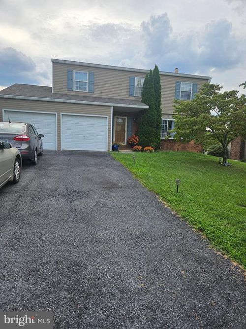 628 Sweetbriar Dr, HARRISBURG, PA, 17111-5678 | Card Image