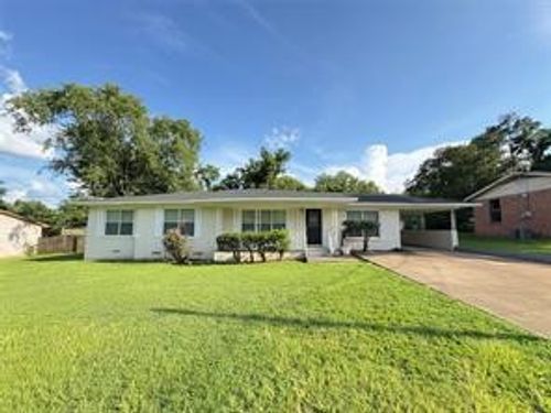 105 Calloway, Hughes Springs, TX, 75656-2141 | Card Image