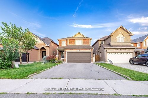 10 Banington Cres, Brampton, ON, L7A1G4 | Card Image