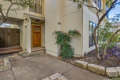 124 Montclair St, Townhouse with 2 bedrooms, 2 bathrooms and null parking in Alamo Heights TX | Image 3