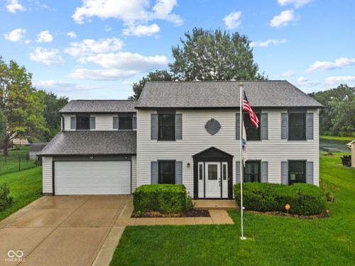 555 Hyannis Dr, Avon, IN, 46123-8801 | Card Image