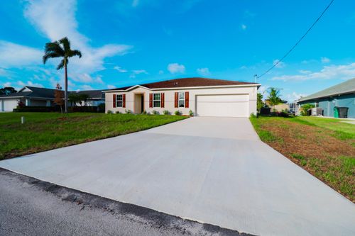 2061 Se Mantua St, Port St. Lucie, FL, 34952-6738 | Card Image