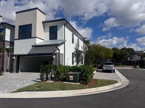 750 Nw 82nd Ter, Plantation, FL, 33324-1235 | Card Image